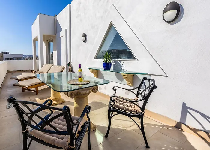 Stunning - Seaview Penthouse 3-Bed + Parking