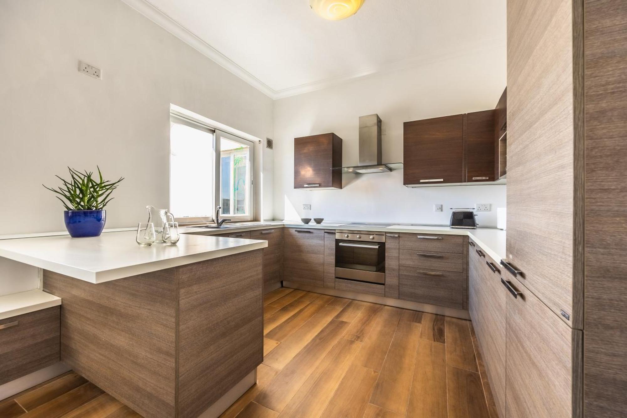 Stunning - Seaview Penthouse 3-bed + Parking Apartment Sliema