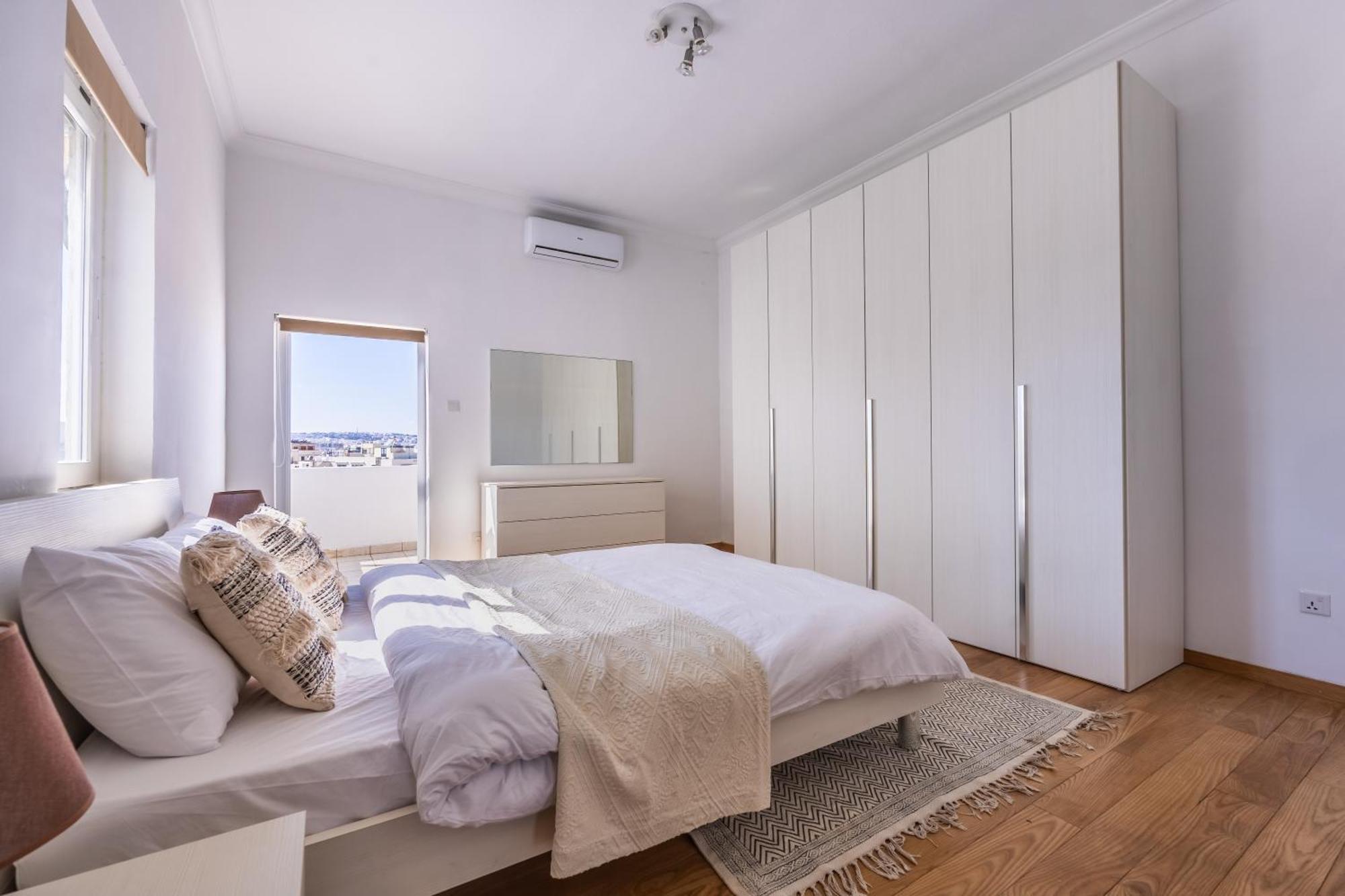 Stunning - Seaview Penthouse 3-bed + Parking * Sliema