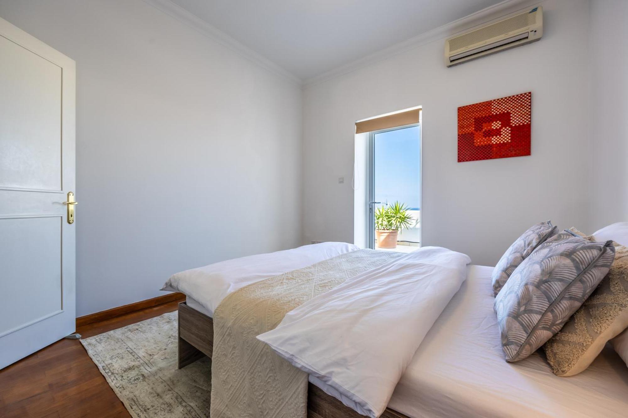Apartment Stunning - Seaview Penthouse 3-bed + Parking