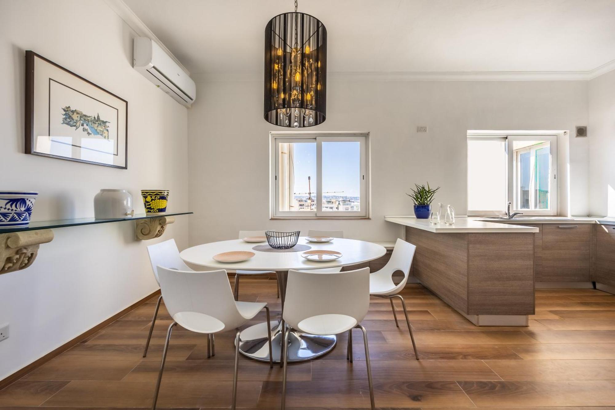 Apartment Stunning - Seaview Penthouse 3-bed + Parking *