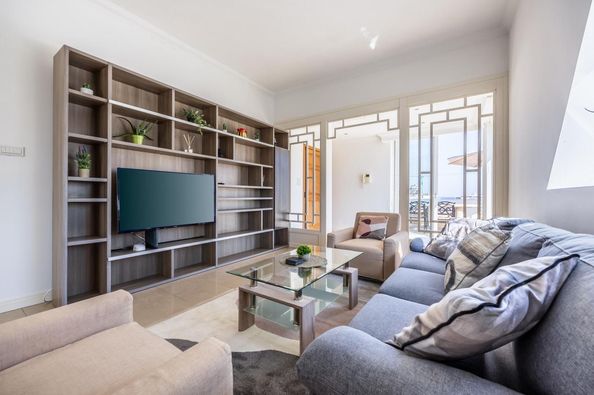 Stunning - Seaview Penthouse 3-bed + Parking Apartment Sliema