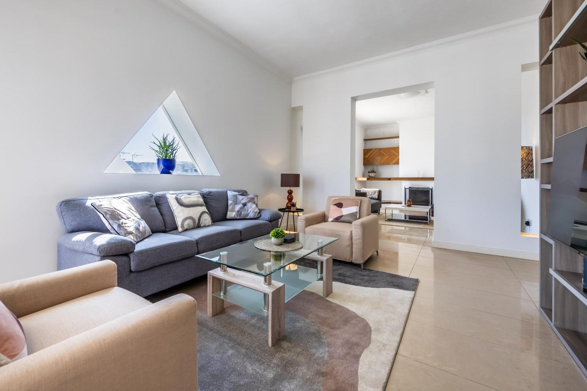 Stunning - Seaview Penthouse 3-bed + Parking Apartment